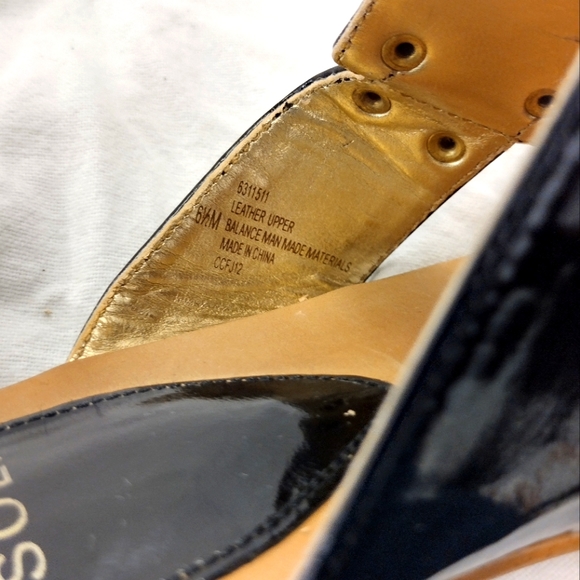 ISOLA Black Patent Leather Thong Style Flip Flop Sandals W/Gold Decor  Size: 6.5 - Picture 5 of 6